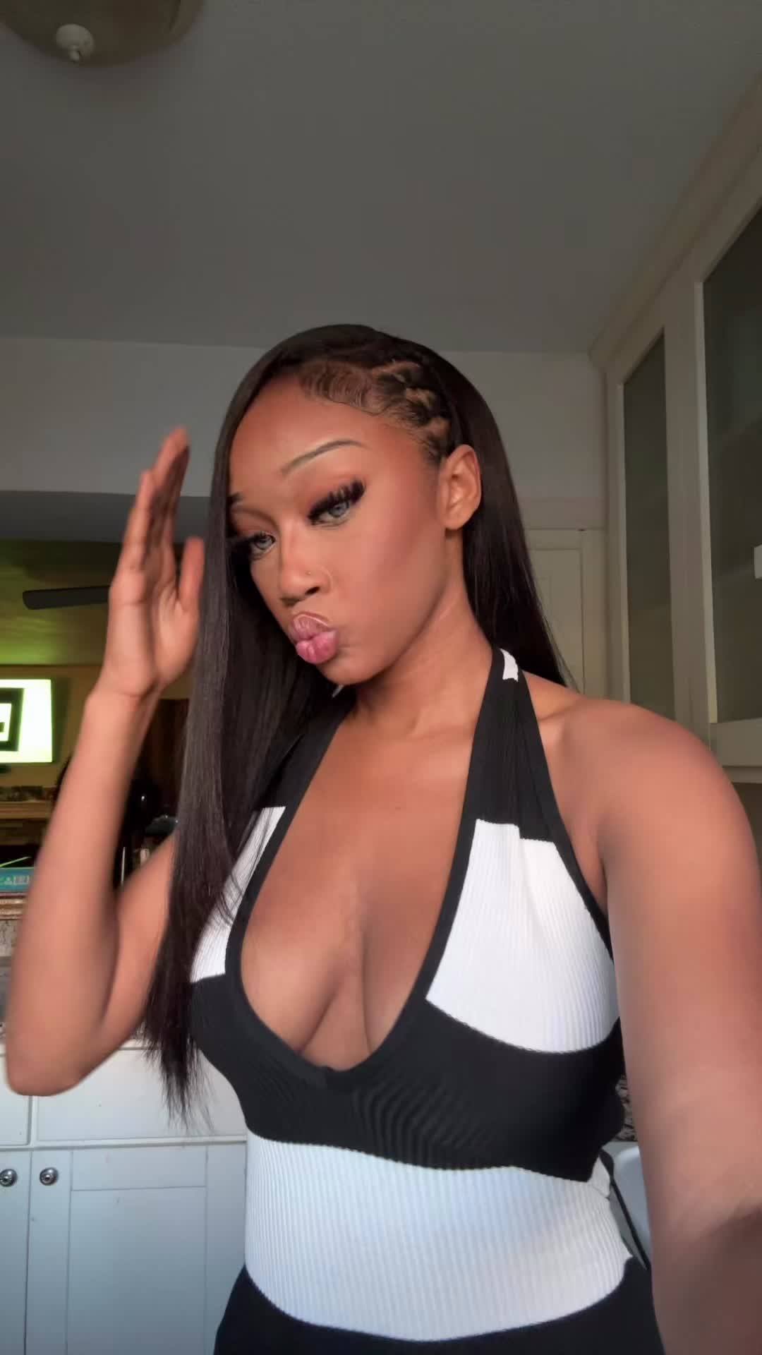 @mouthfullofninii