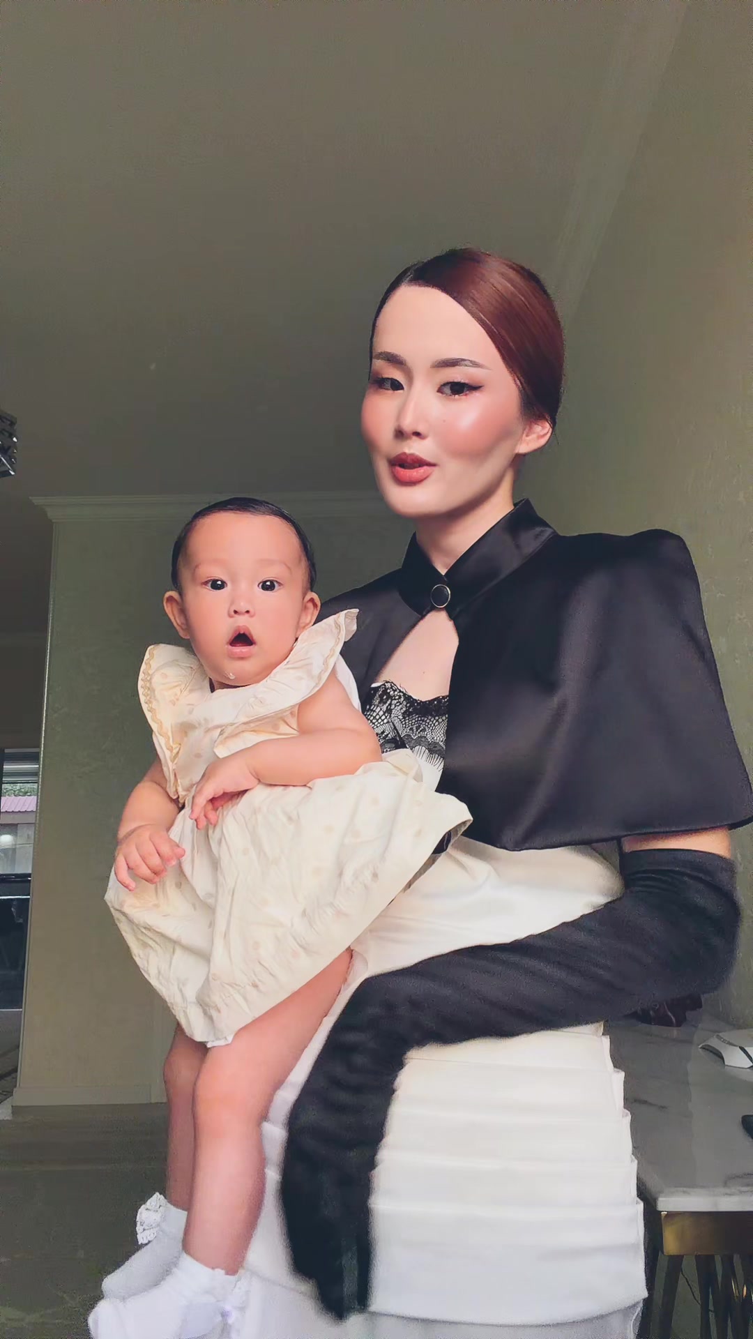 @UGС |Mom |model
