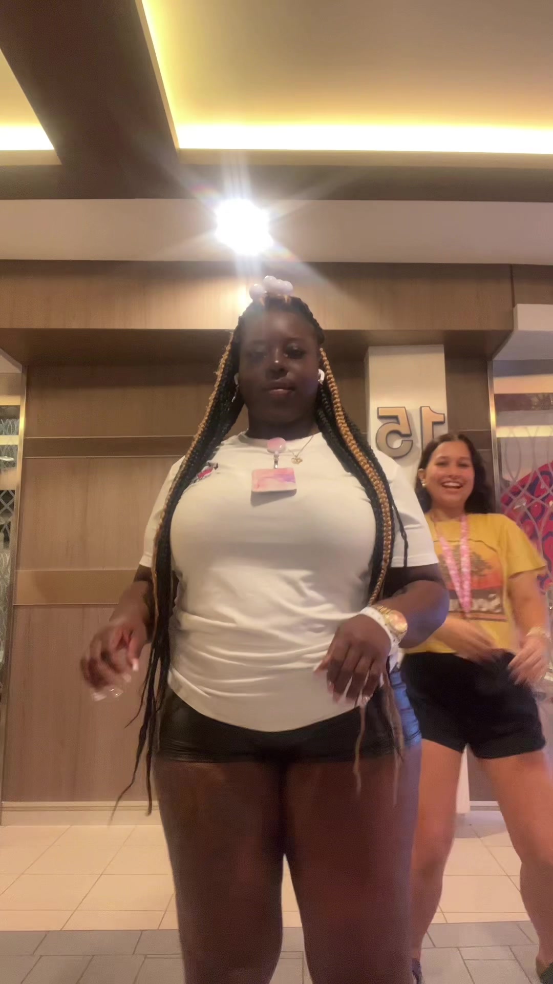 @Tinkk🧚🏾