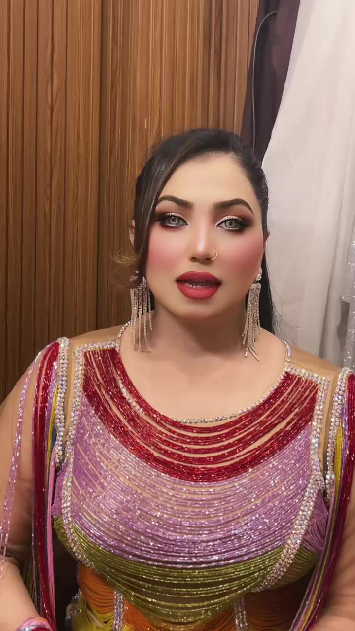 @zoya chand 700
