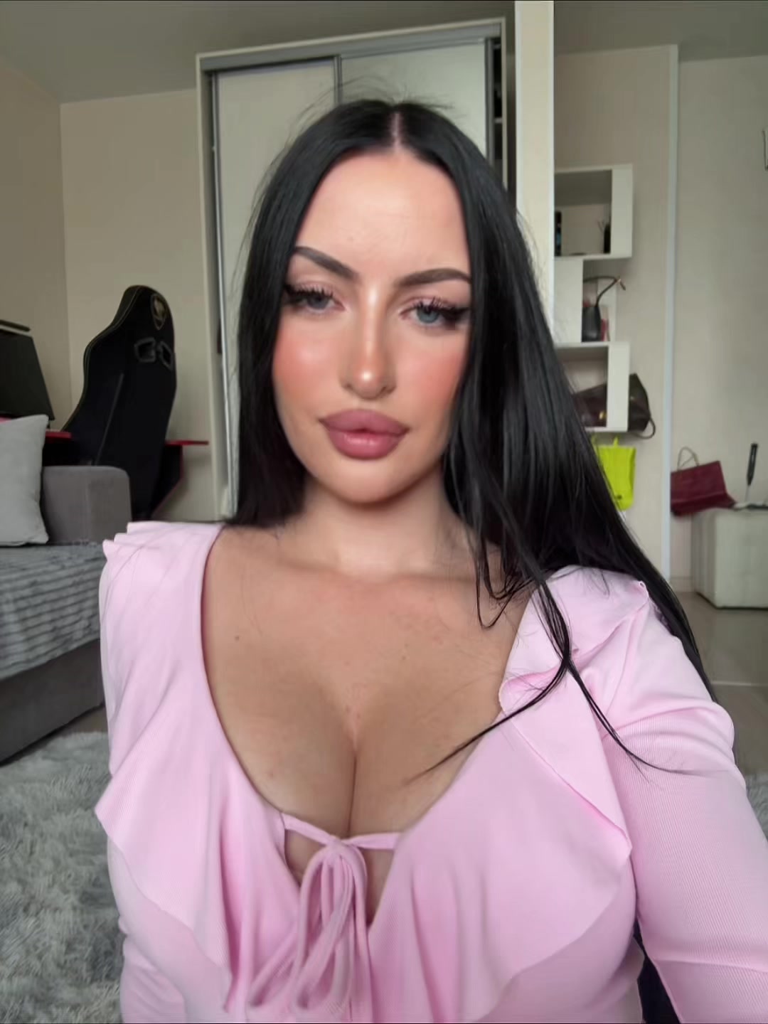 @ℐ𝓂_𝒩𝒾𝓀𝓀𝓎