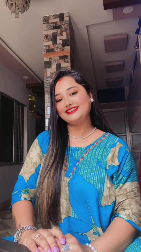 @Nisha🦋💛