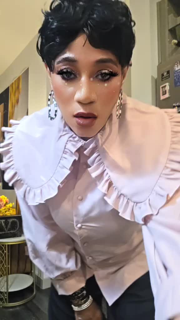 @Demi