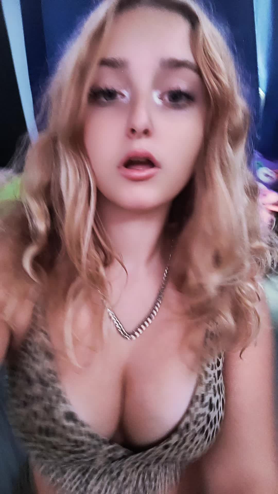 @Megan😻🖤