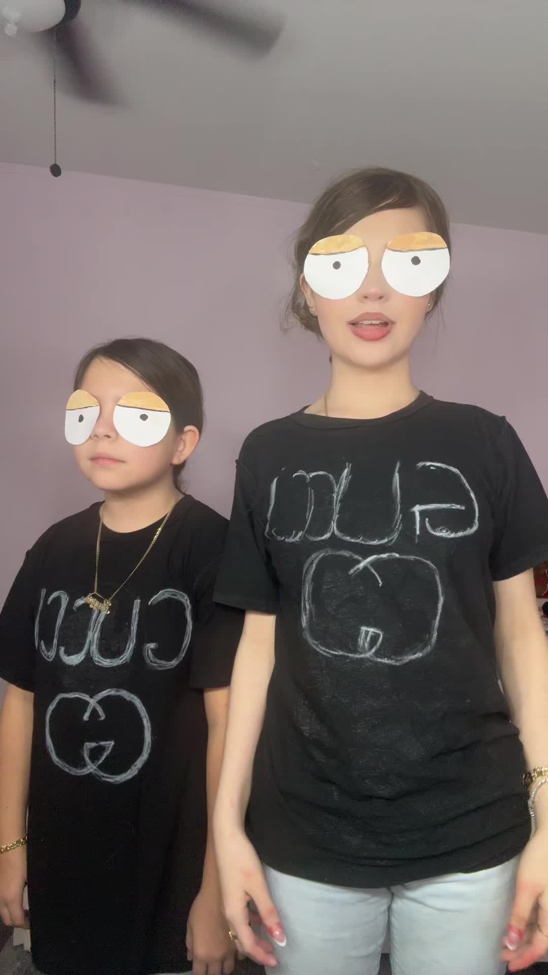 @Deliciaasisters