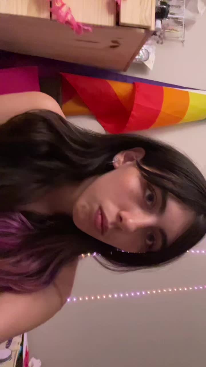 @<3 :}