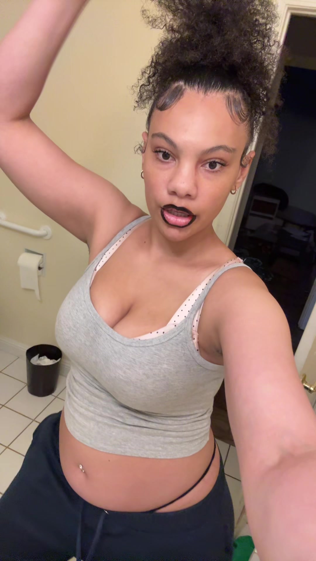 @𝒟𝑜𝓃𝓎𝒶💋