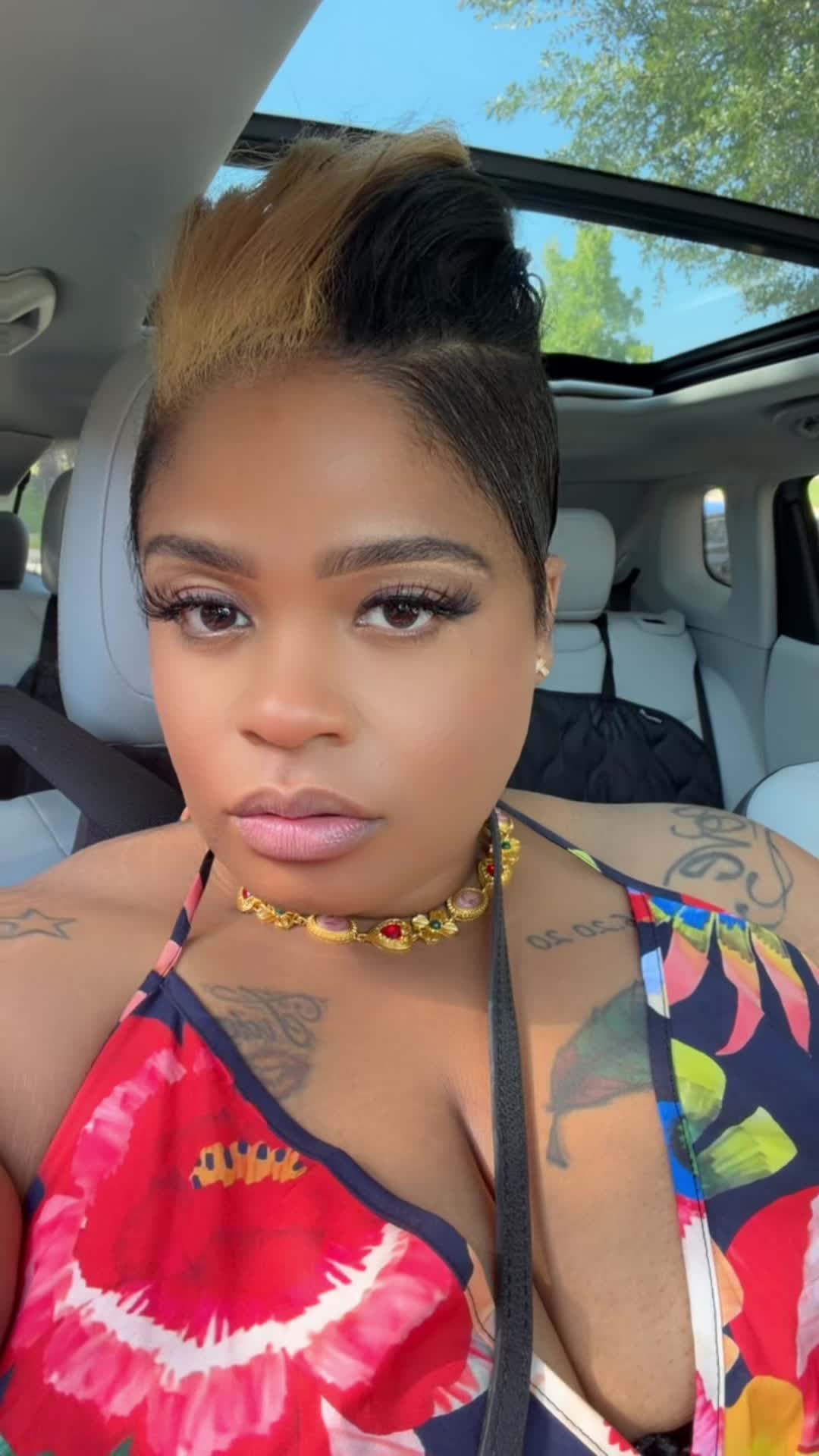 @Voluptuous Hottie 👅