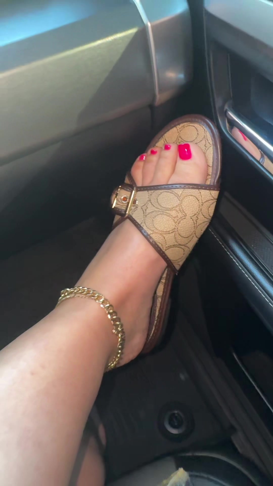 @WHOSTHATGIRLXO