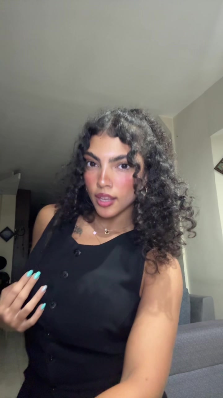 @Curlymwll