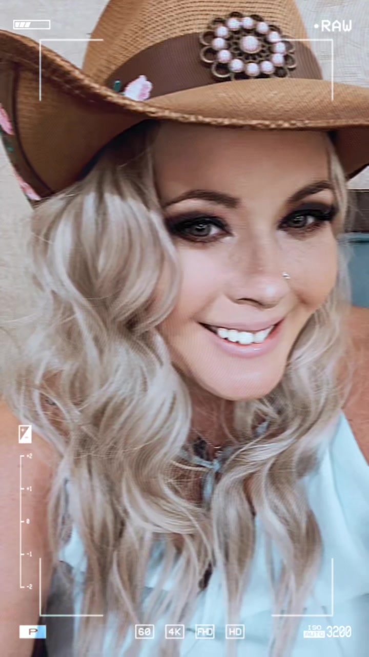@funloving_blonde