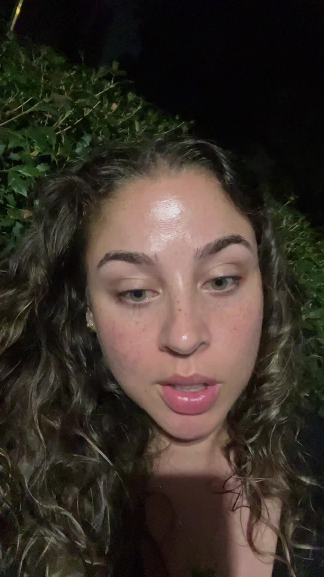 @zoefromtheinternet