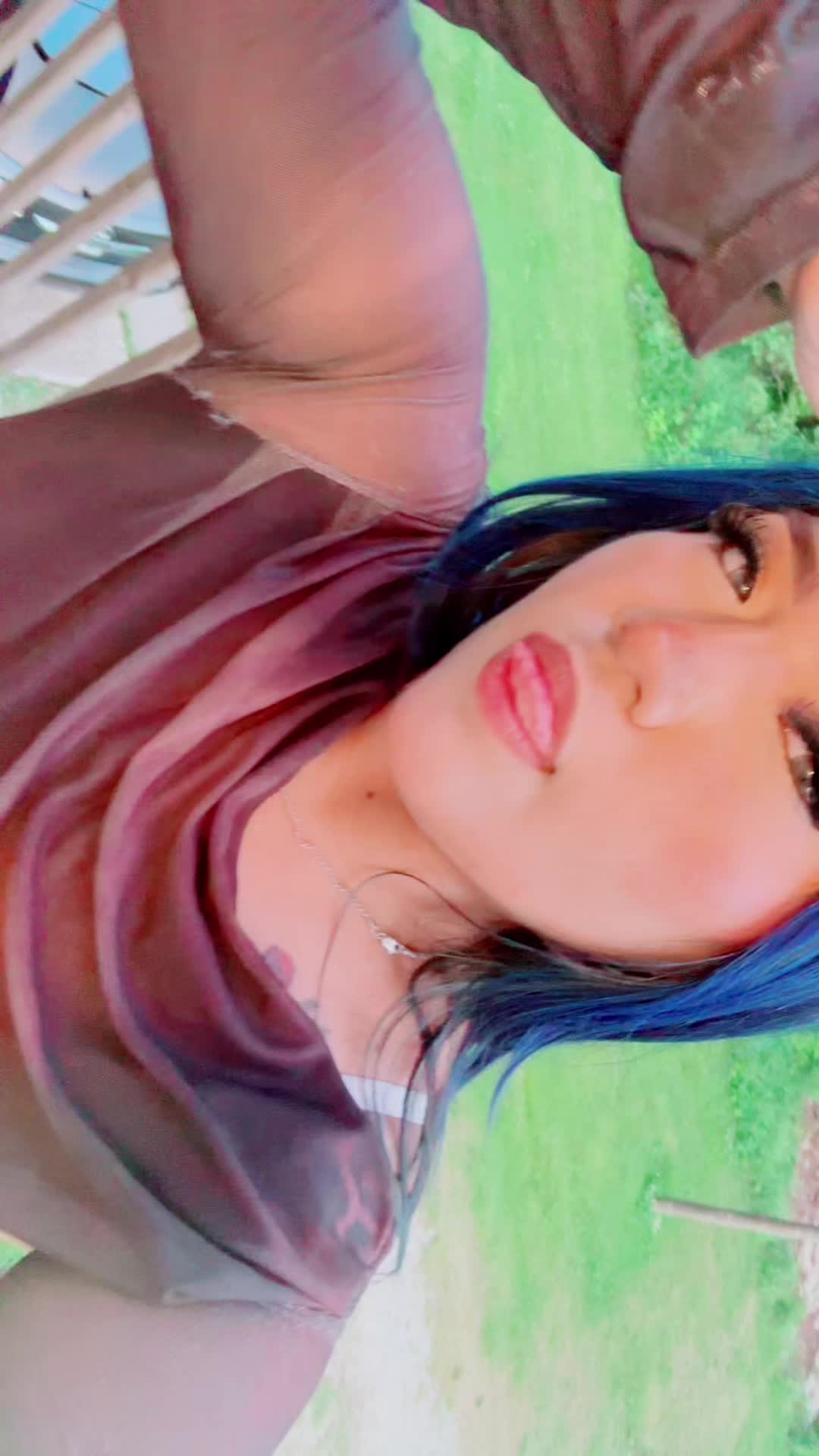 @🫐