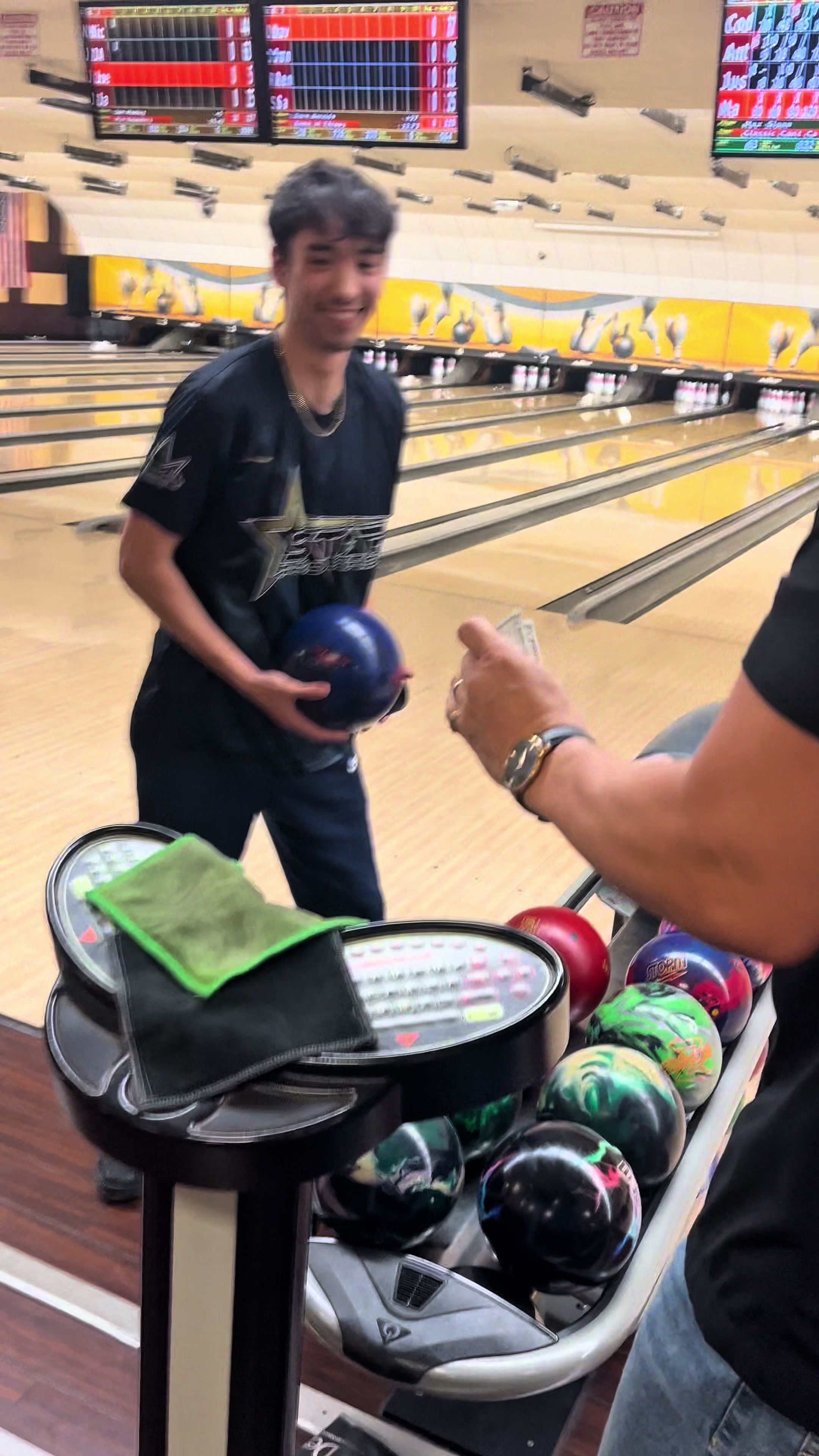 @Bowlinghateslefties