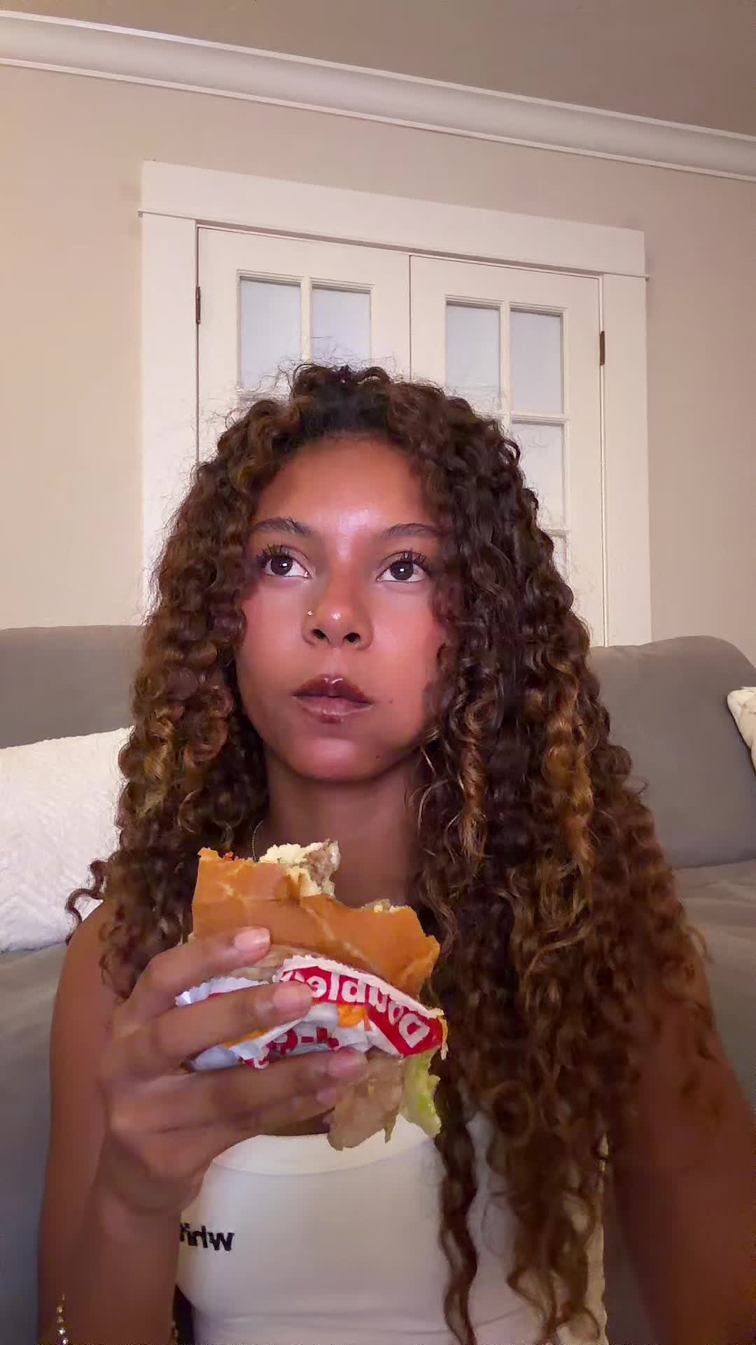@elletheyapper