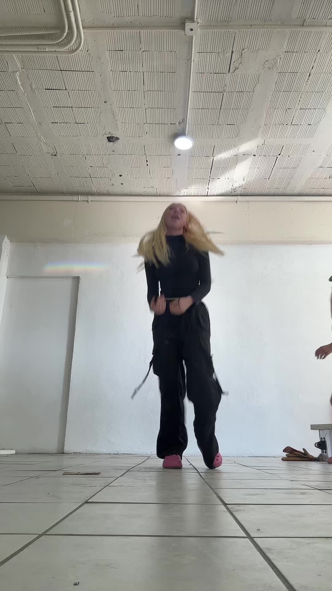 @Bella