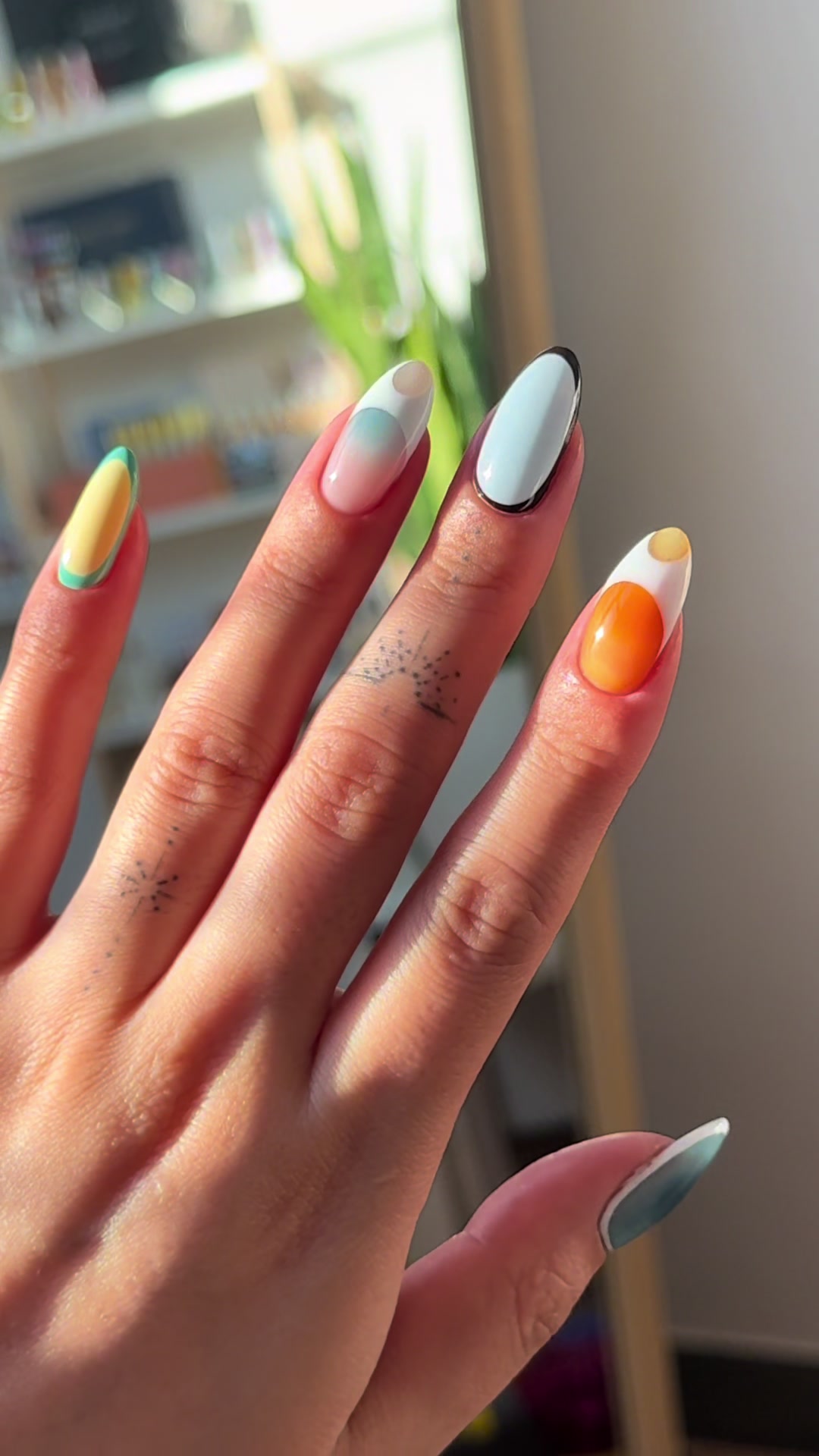 @Abouthernails