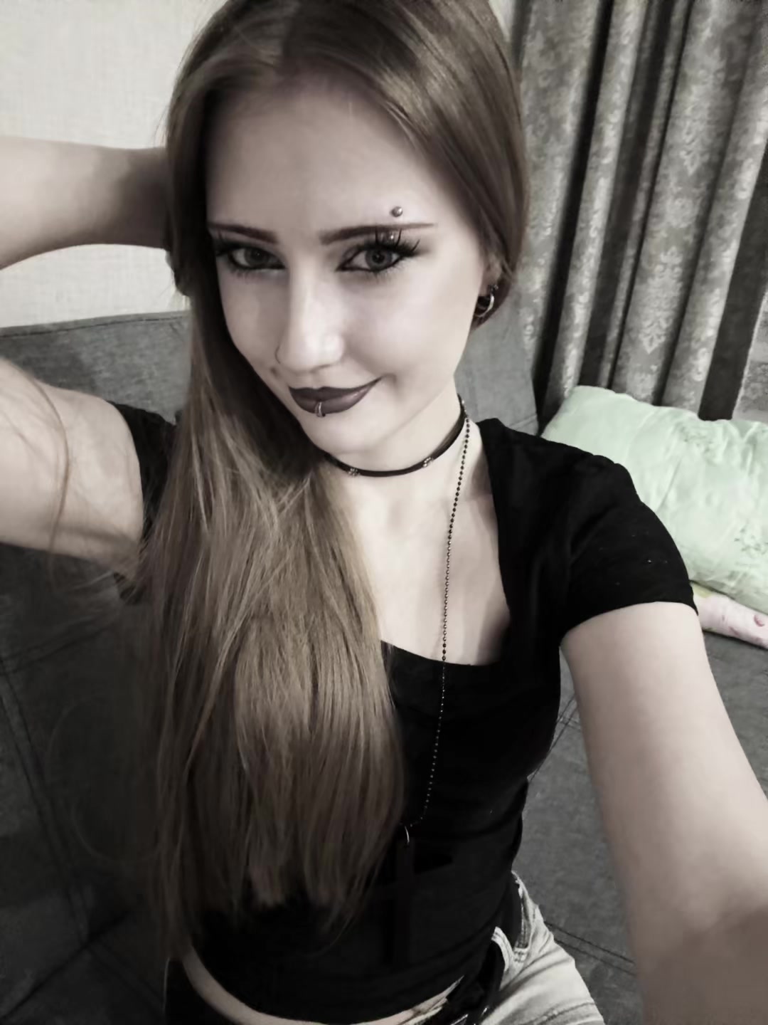 @◤✞ 𝖌𝖗𝖊𝖊𝖓 𝖜𝖔𝖒𝖆𝖓 ✞◥
