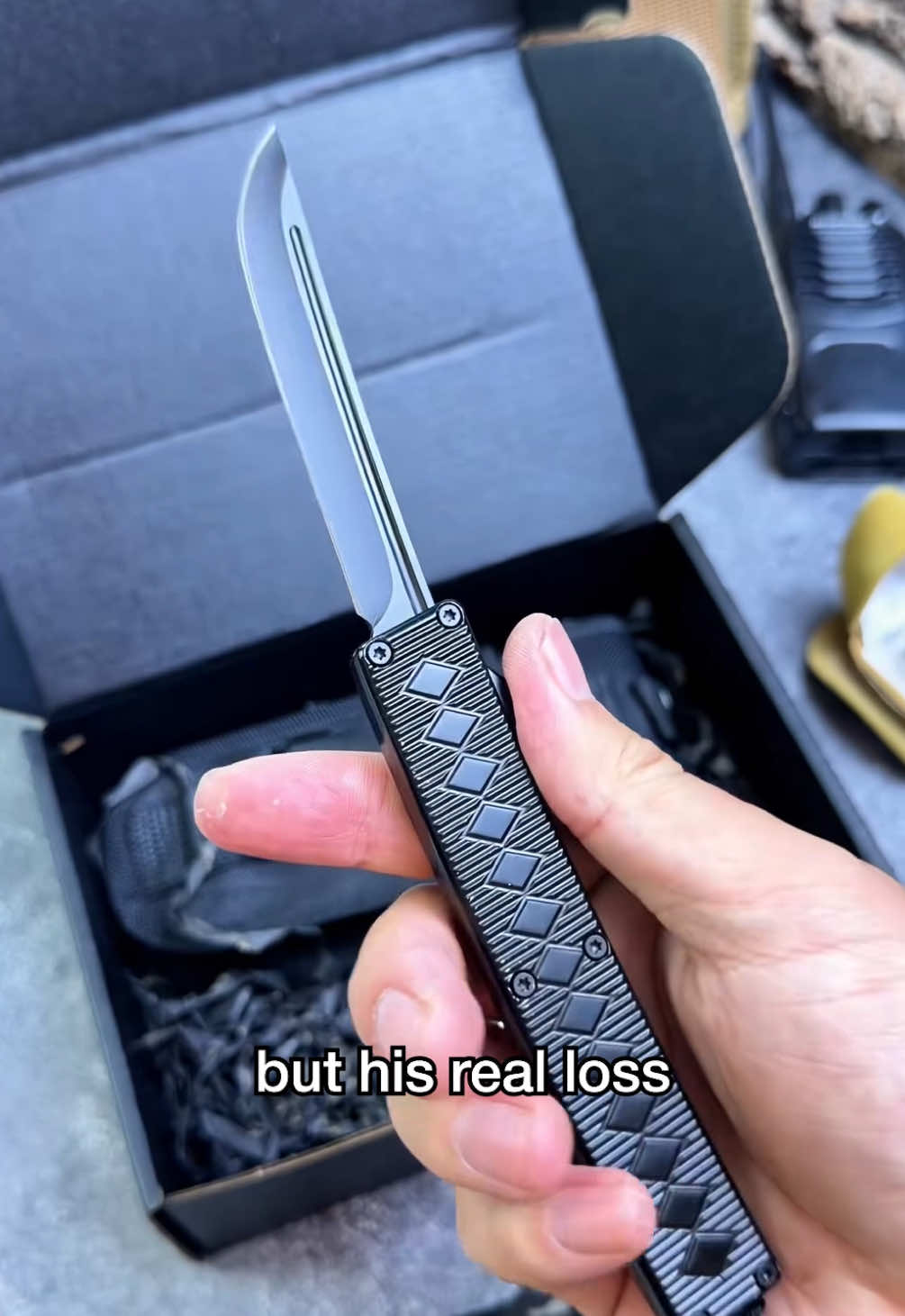 @mysteryknives_