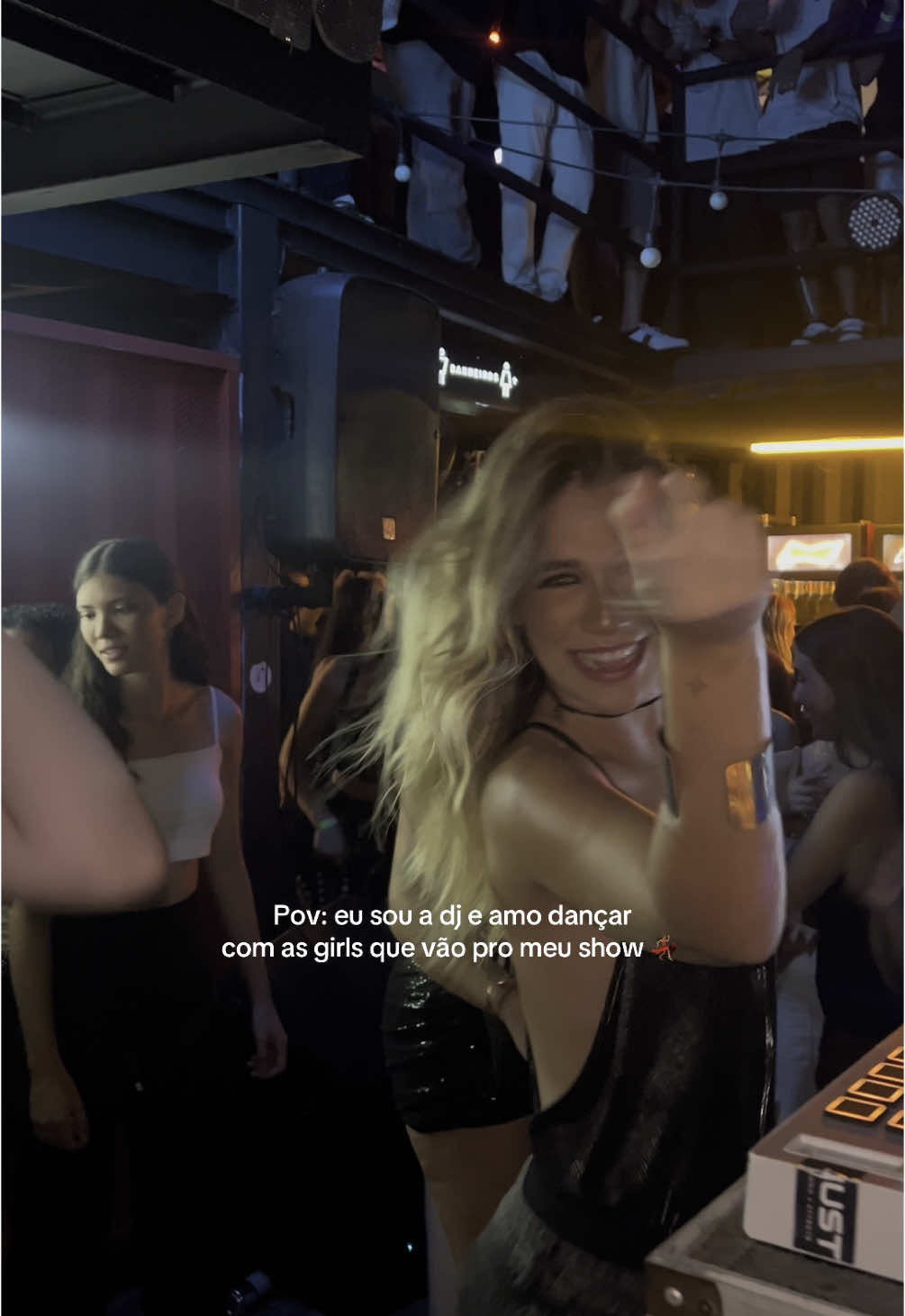 @LARISSA