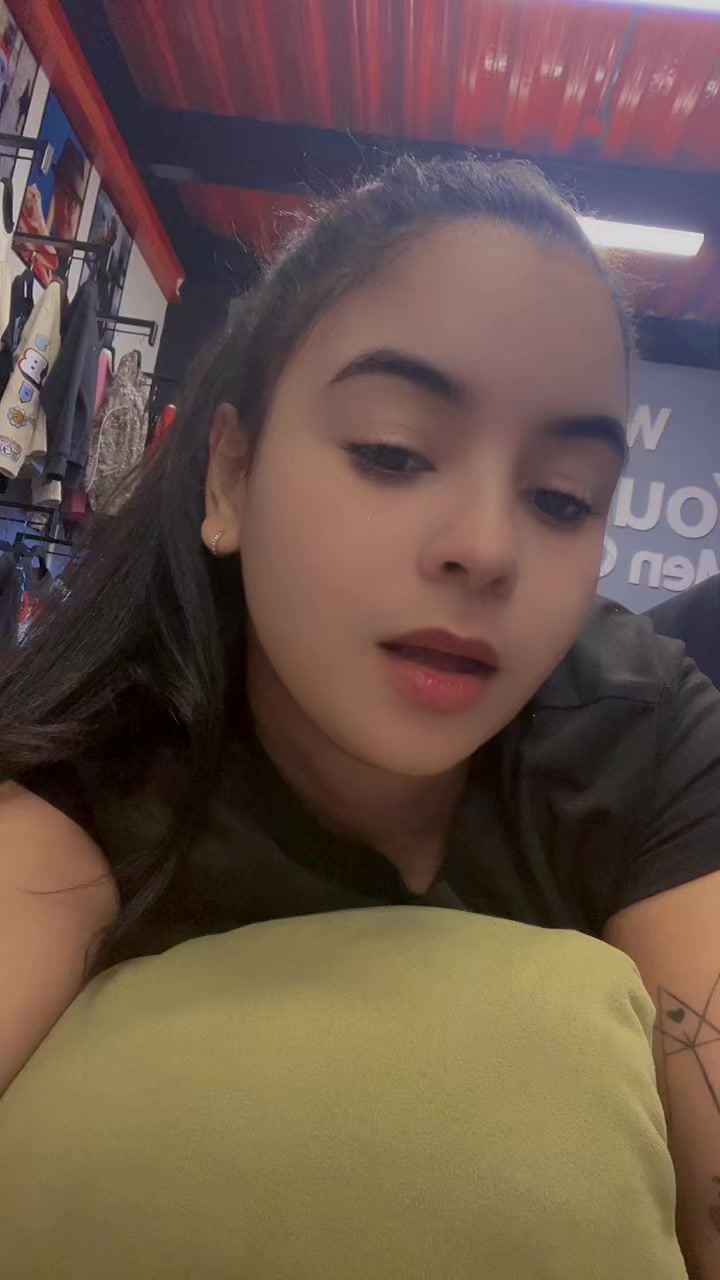 @Ninii_