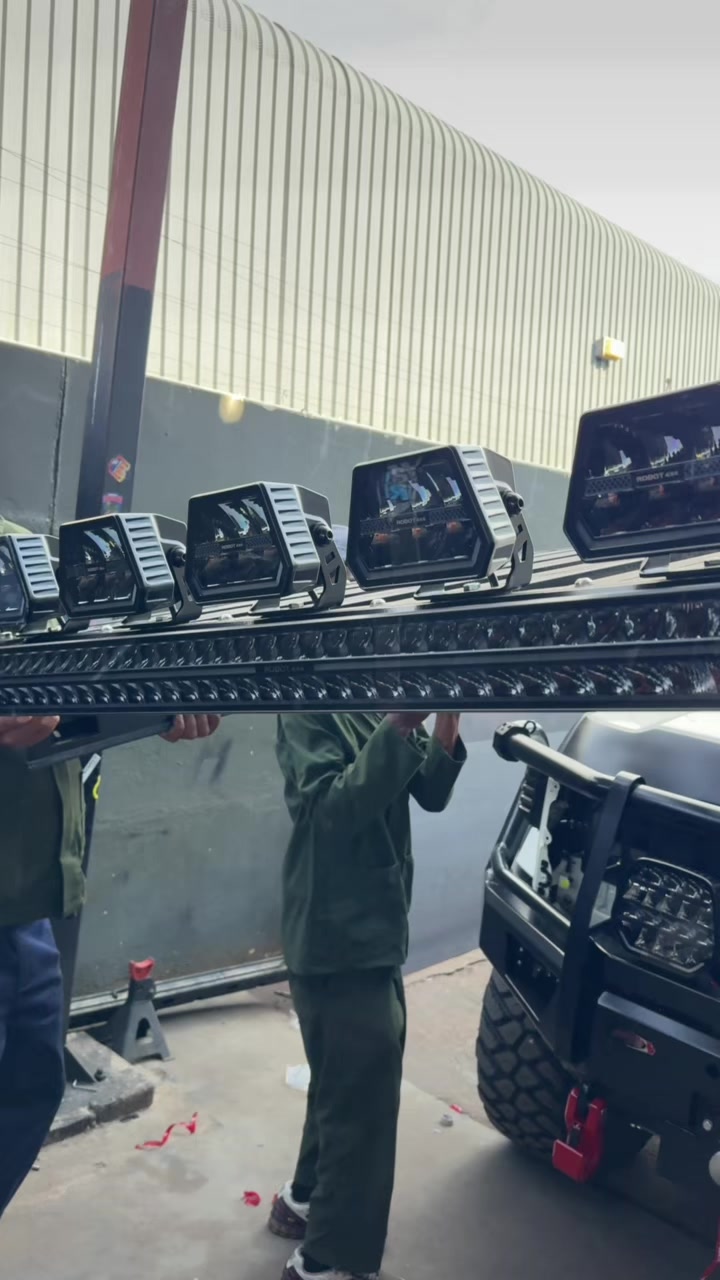 @Robot Auto 4x4 Customs
