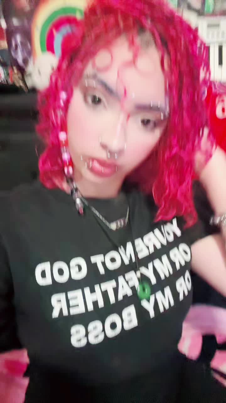 @>:)