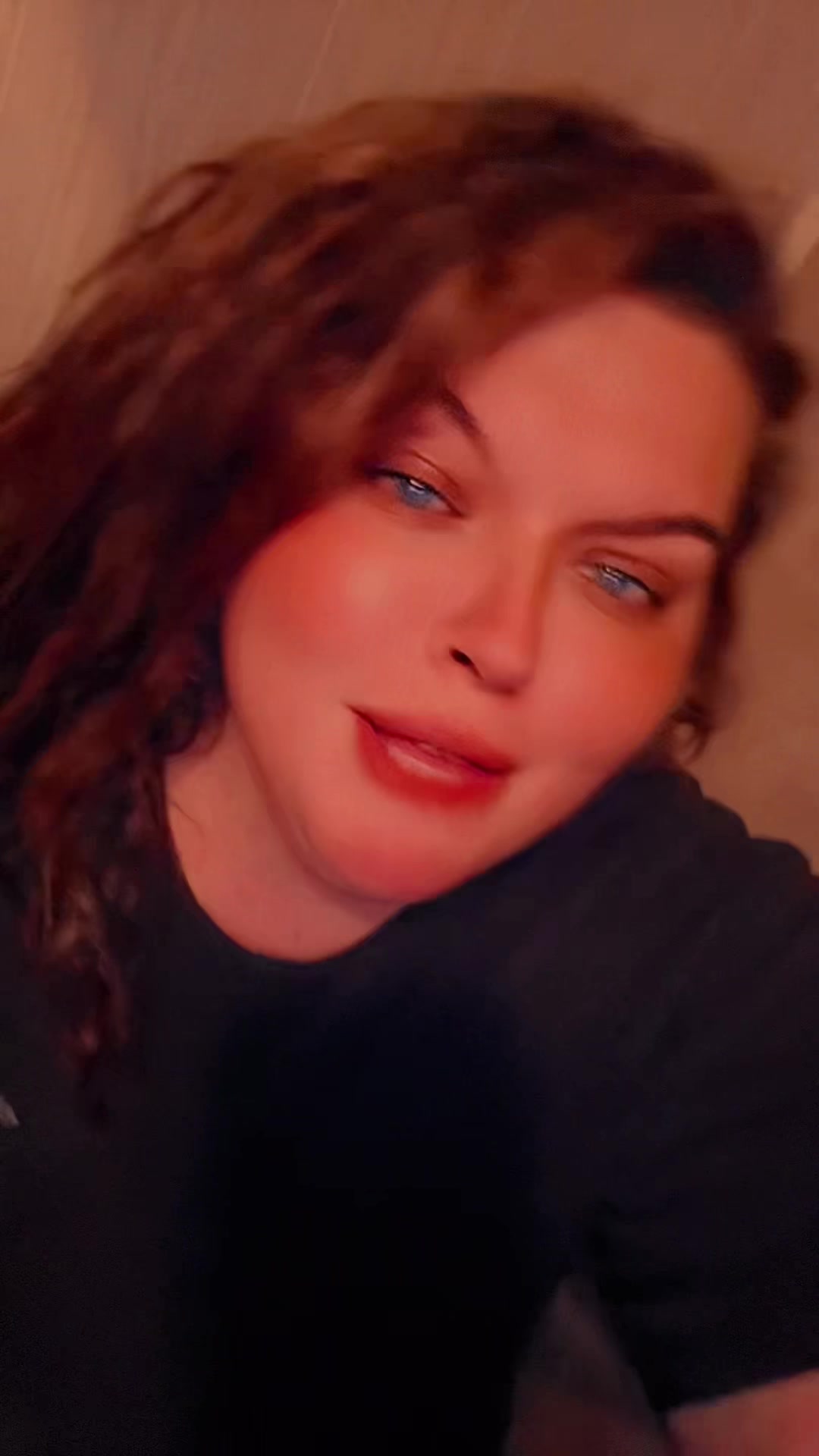 @💦Blue eyes and thick thighs💦