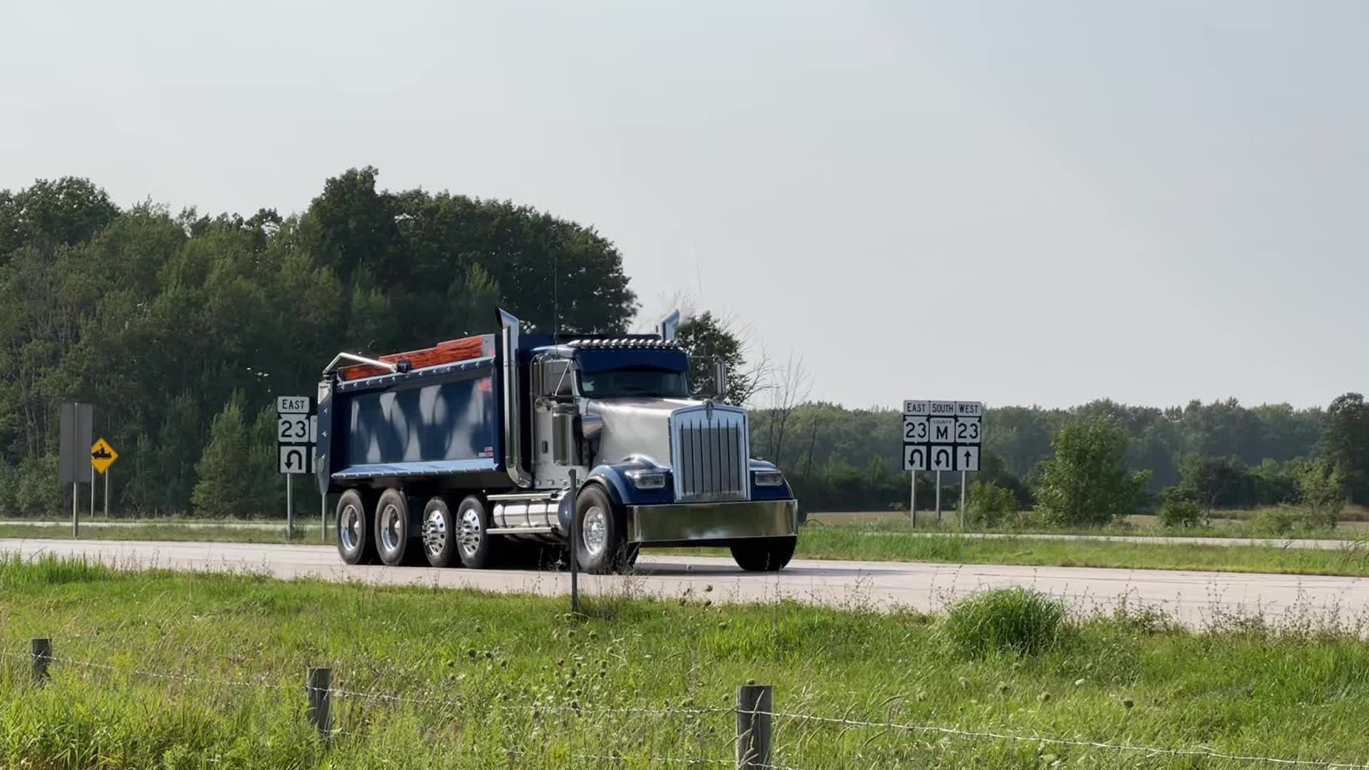 @WiscoBigRigs