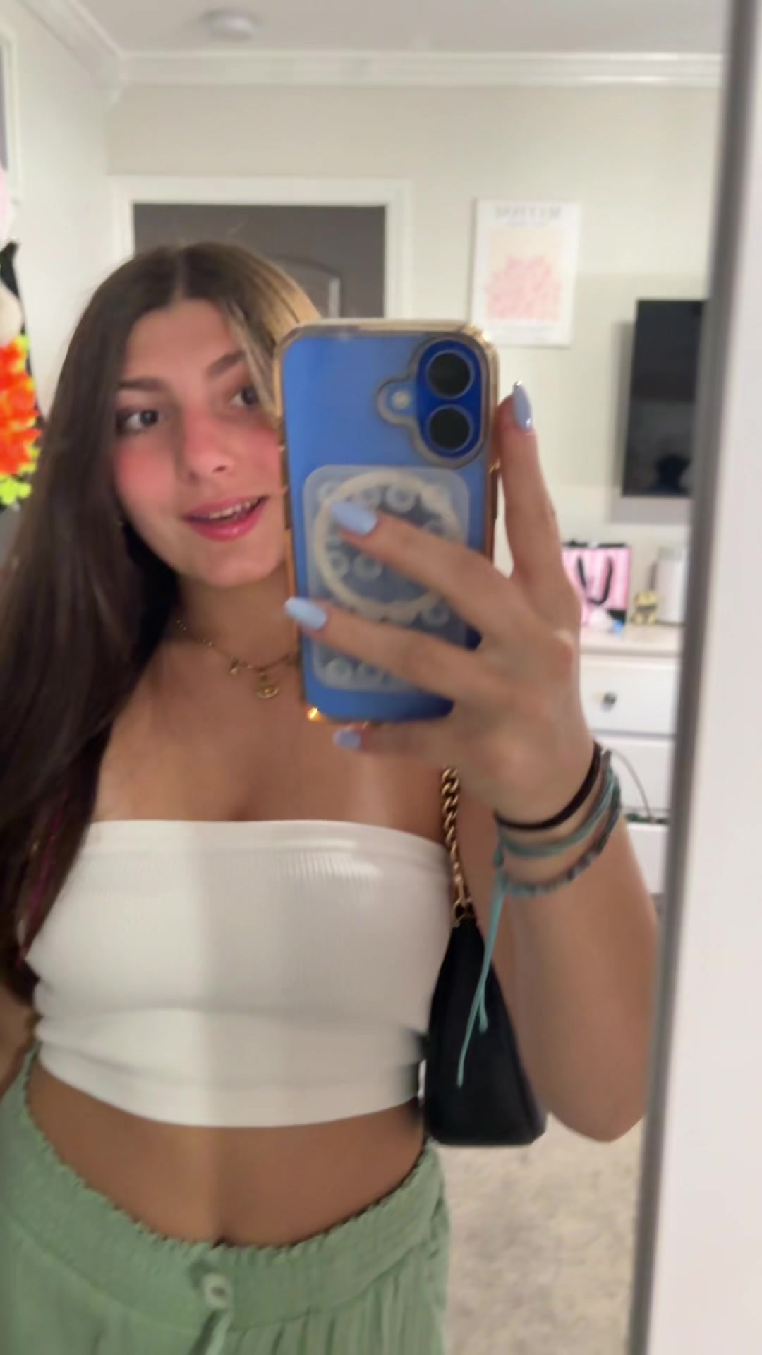 @livininurwalls_