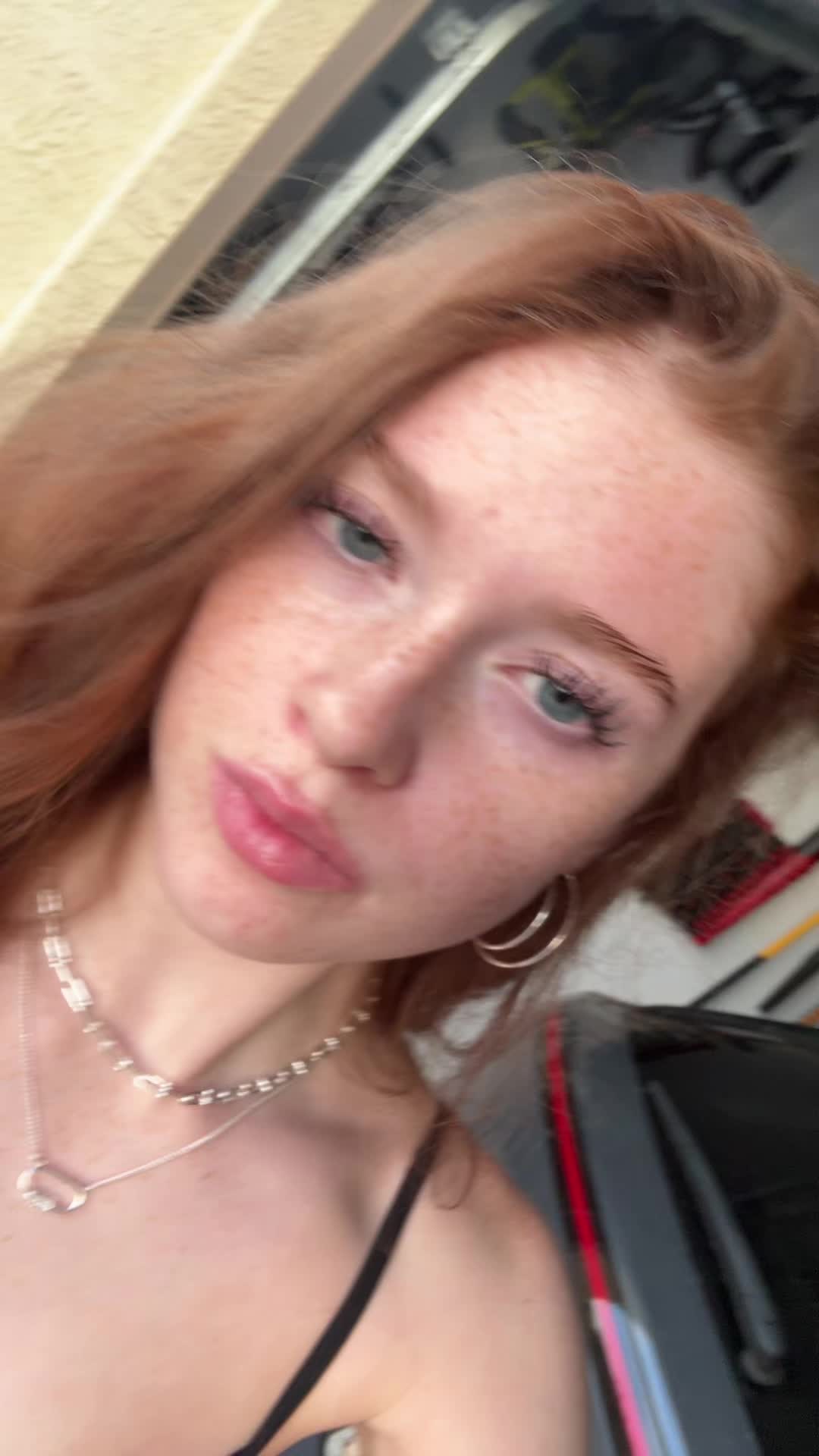 @bella