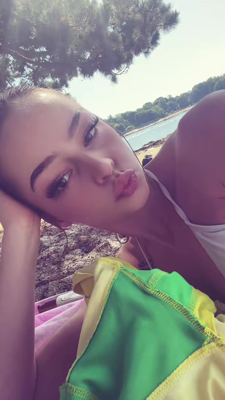 @Riri🍒