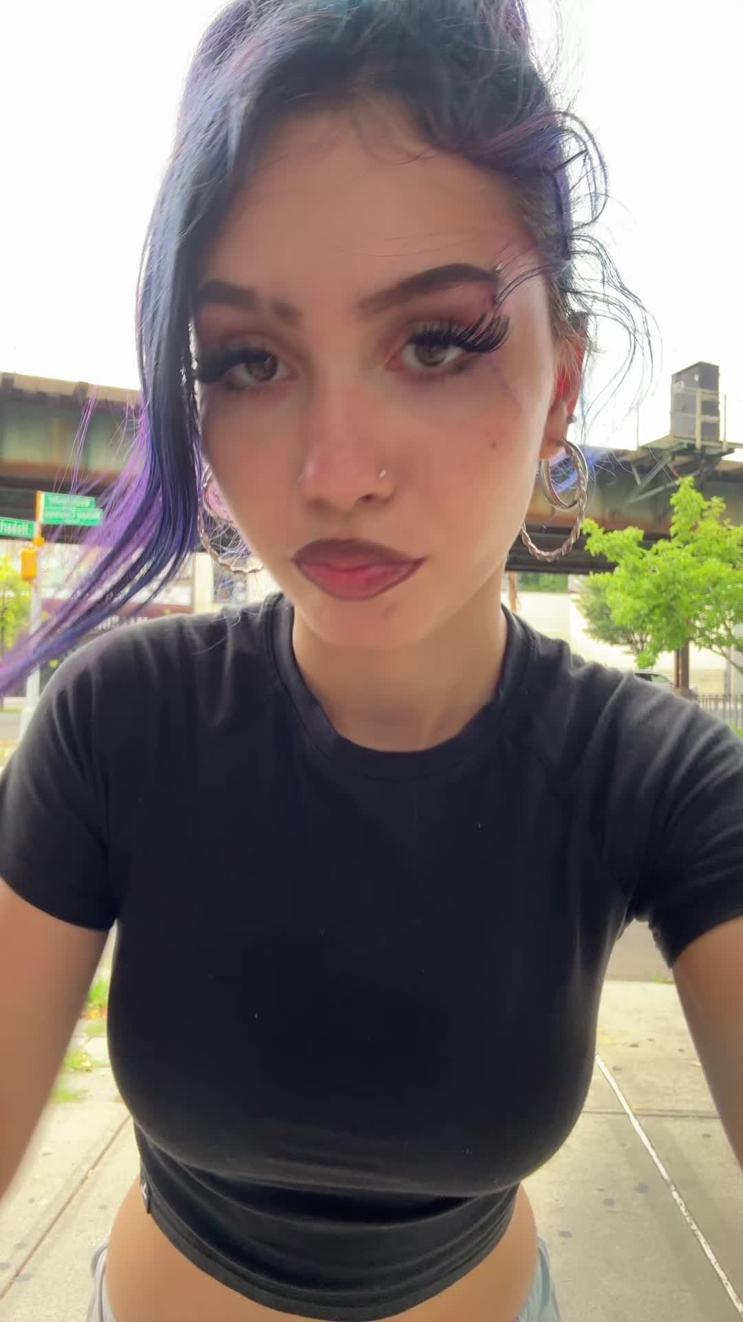 @qh0st1n