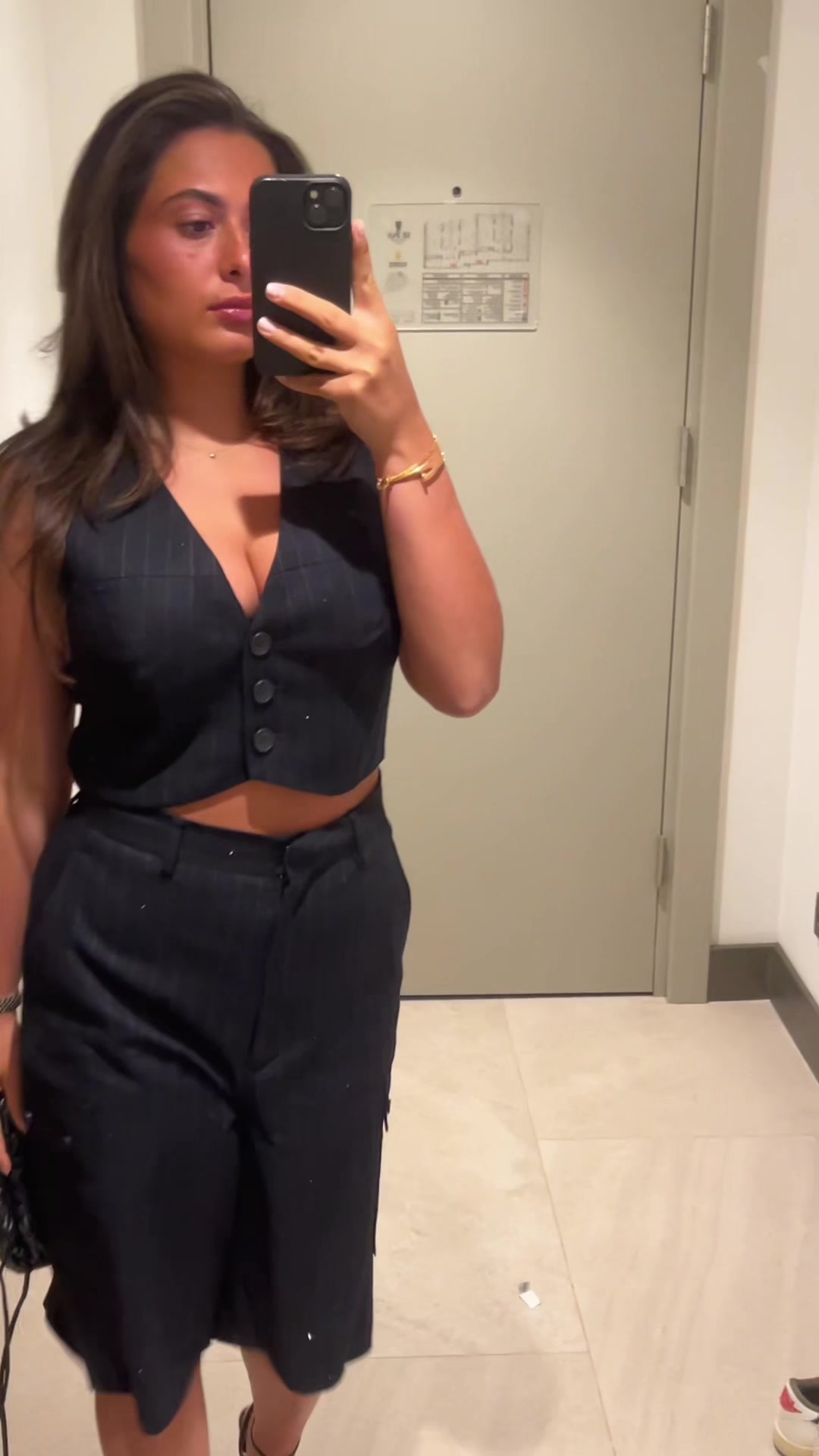 @Isabella k