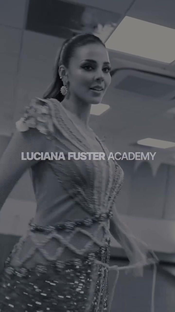 @LatinaUniversal