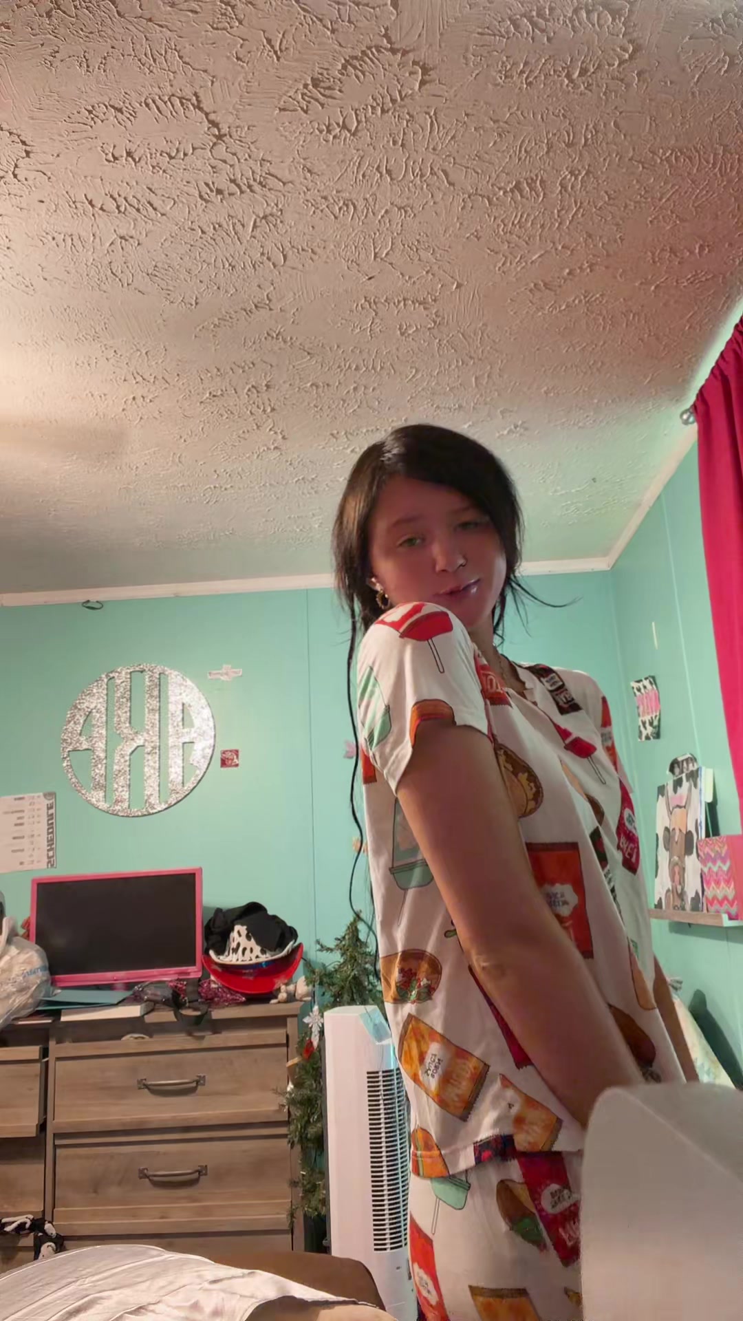 @averykelliss