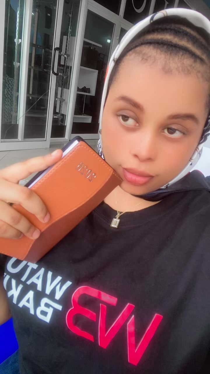 @Blandina ..💧🦋