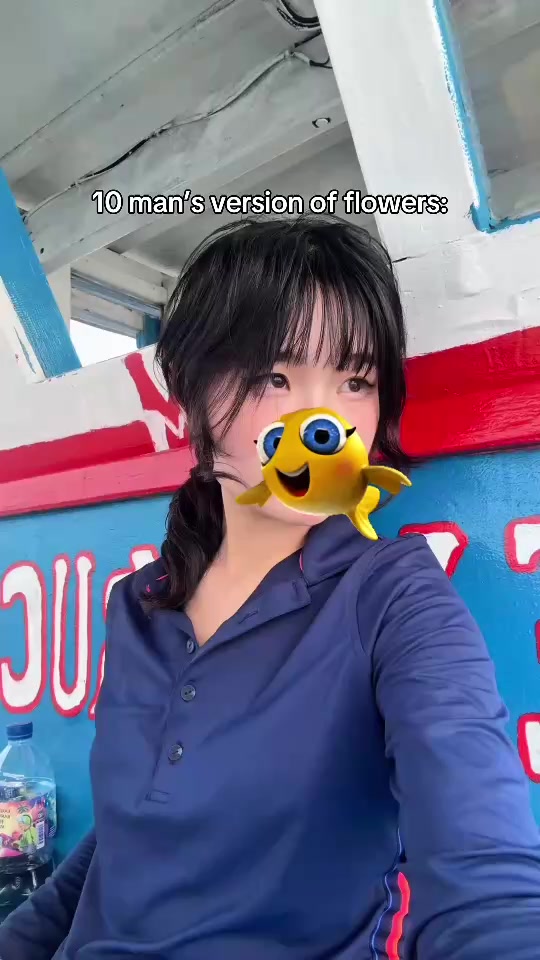 @Kitsunee. 🦊