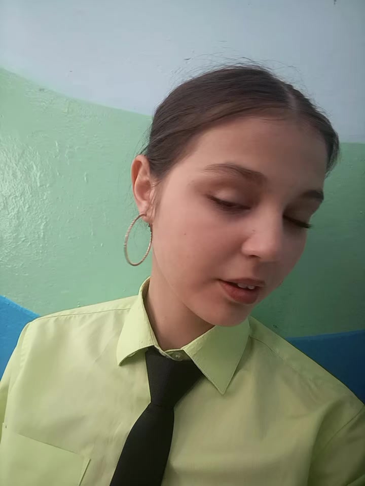 @)