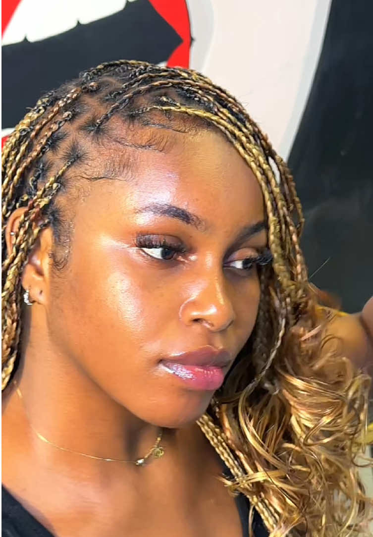 @glitznails__
