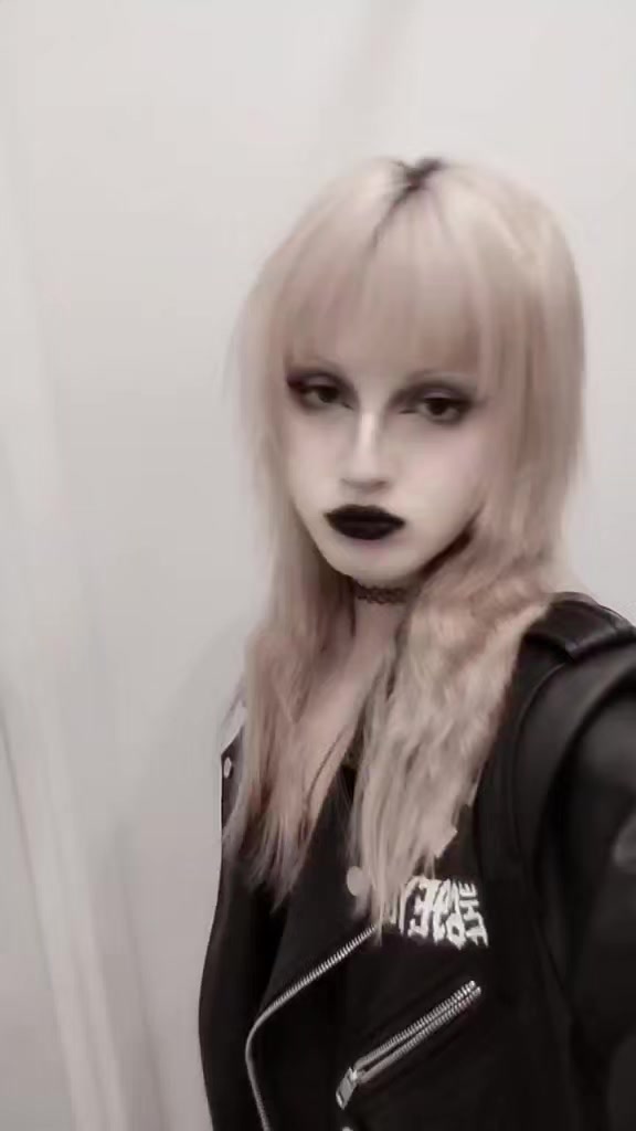 @Мышка🦇