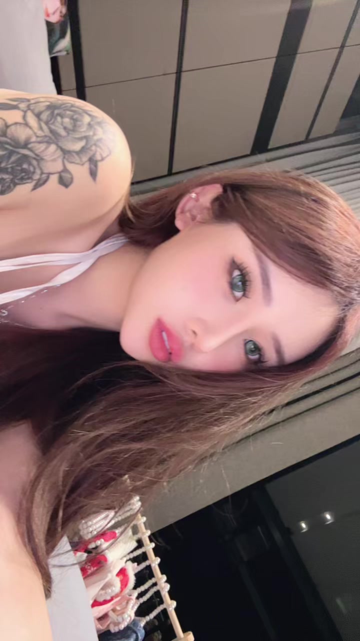 @Bebe