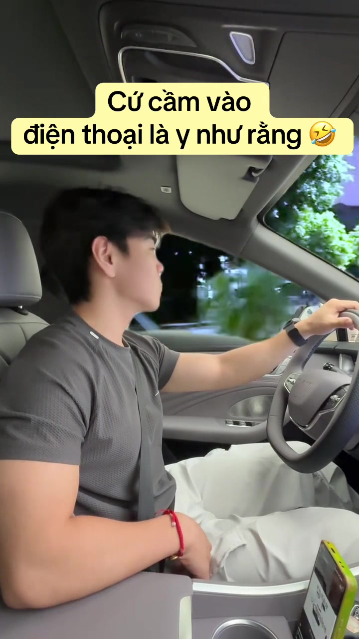 @QQ88 Cười như đi&ecirc;n 🤣