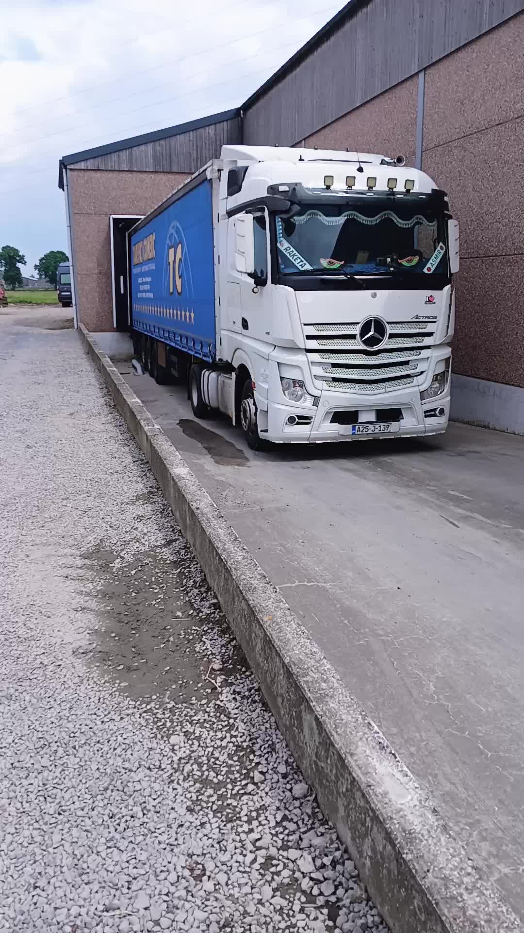 @Šmeker ✌️✌