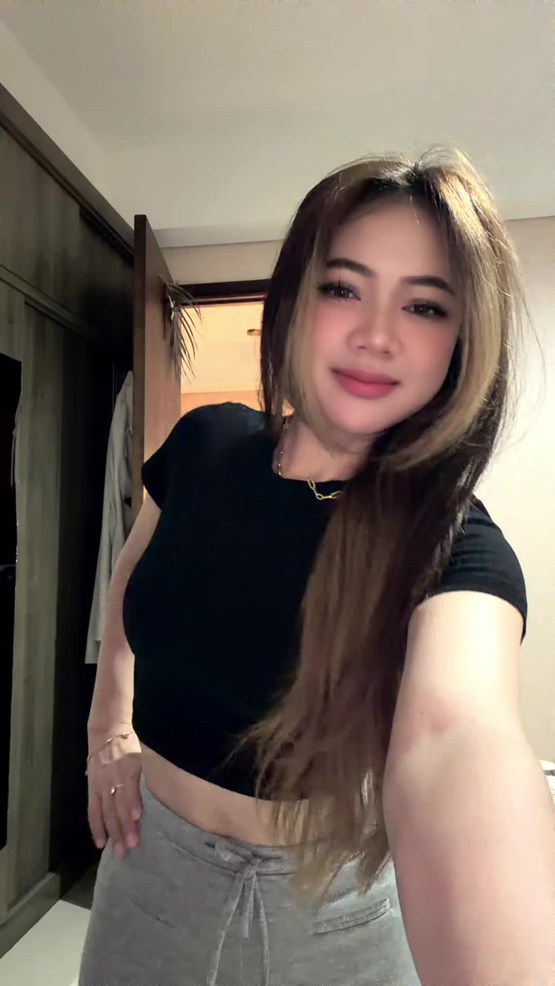@VELOVE SELLY🌻