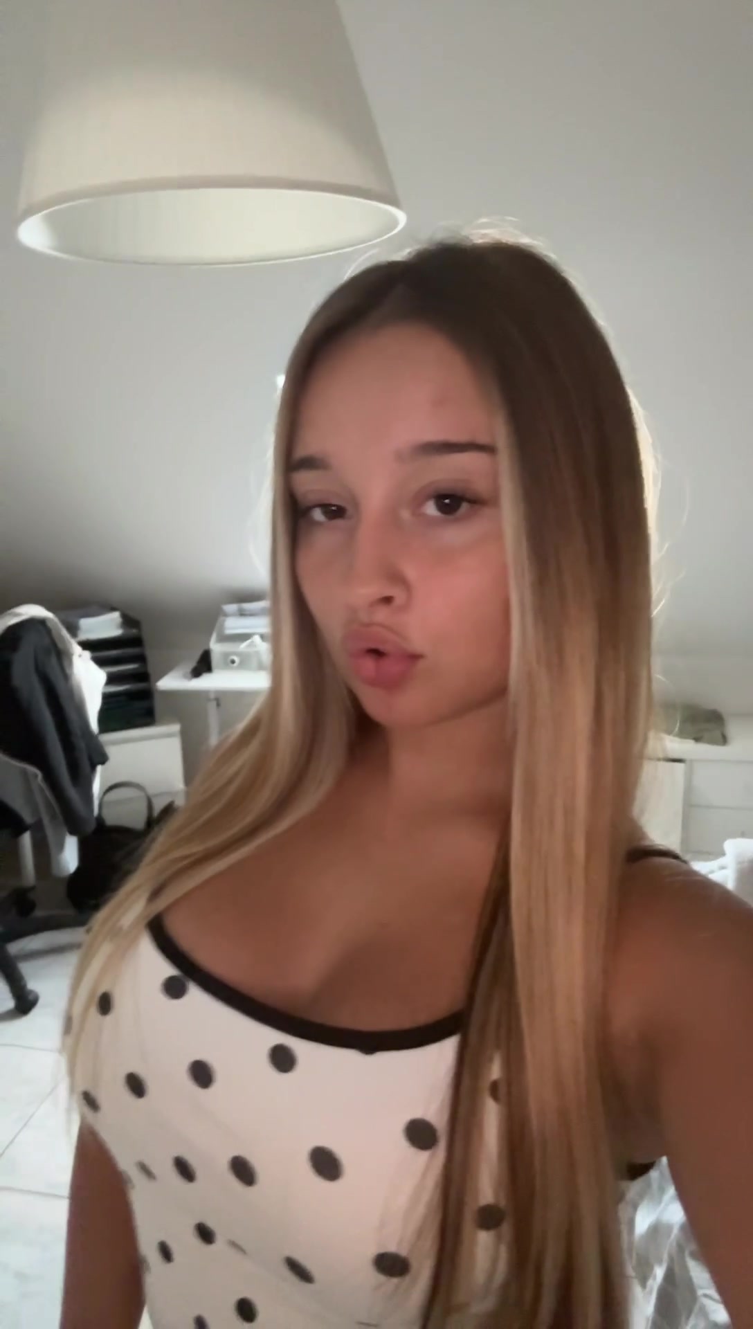@elya