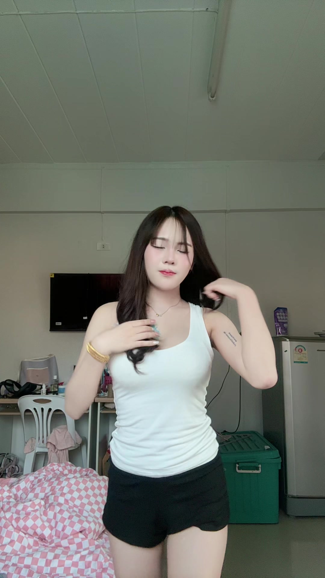 @นุ่น&lsquo;นีออนช่องขายของ