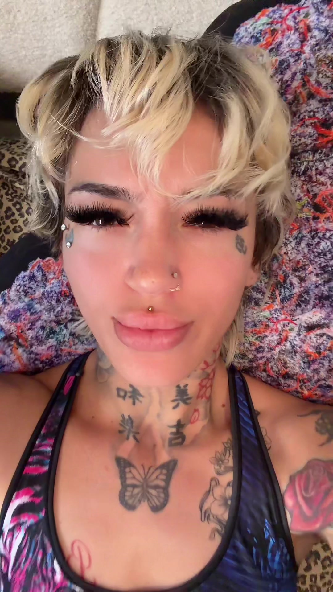 @♕