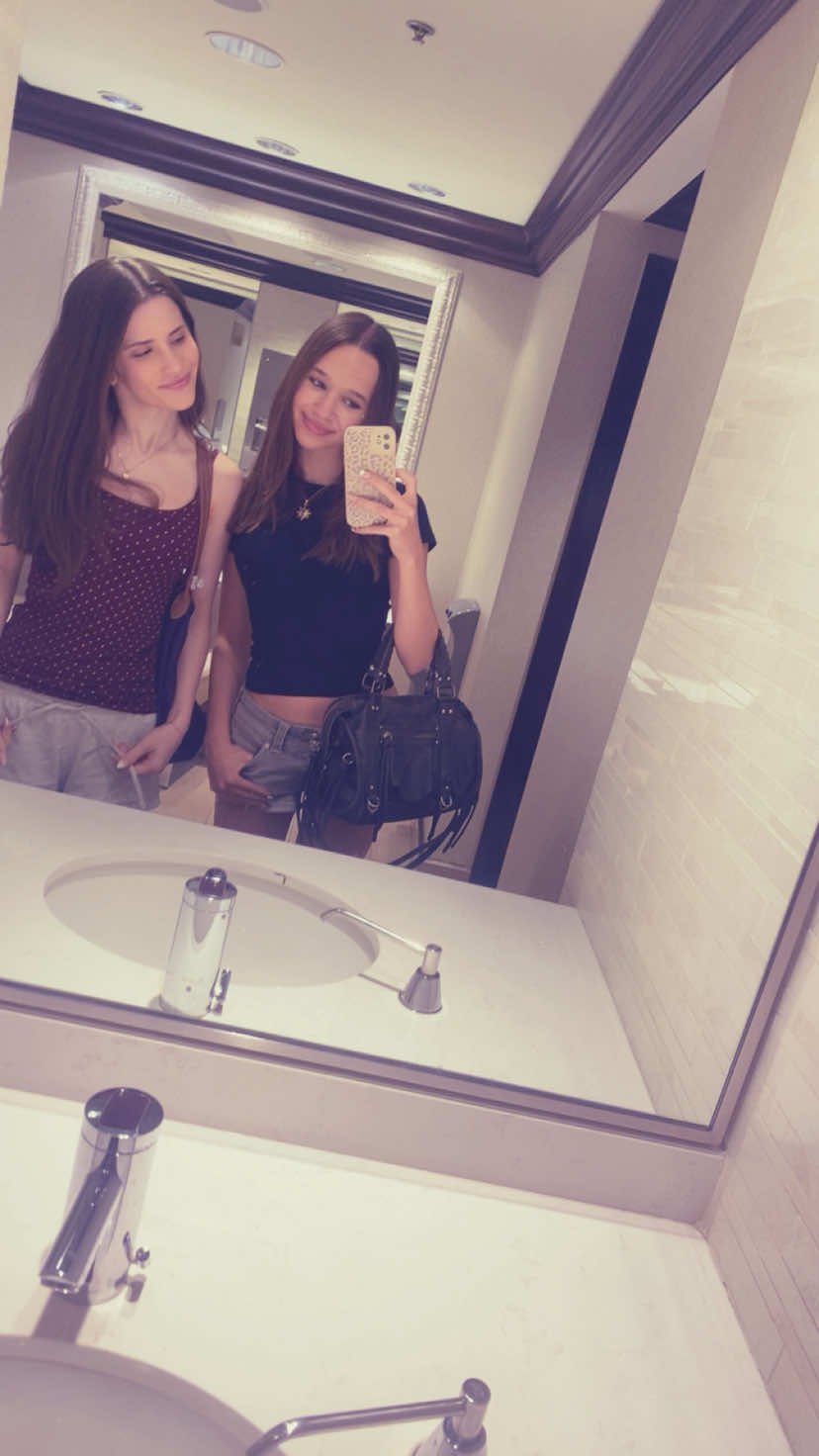 @anikaaaaaaa