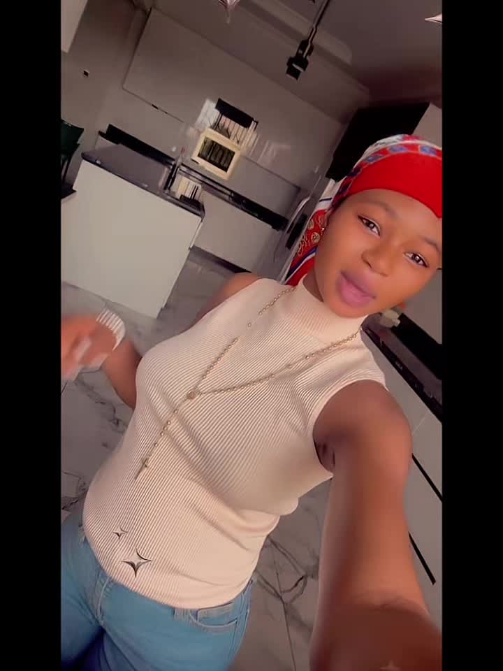 @🙈Ms.💕Becca🦋